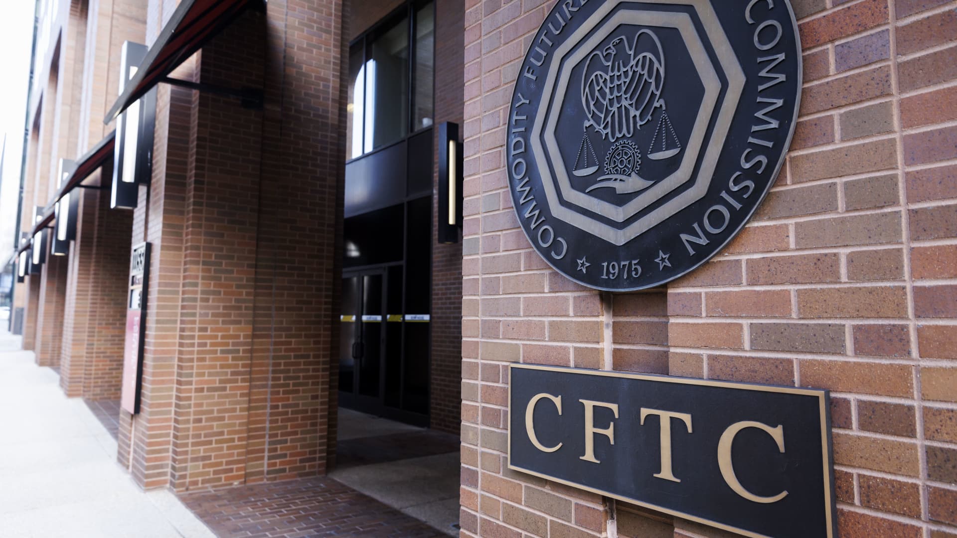 107171021-1671826737567-gettyimages-1245801059-CFTC_HQ_DC.jpeg