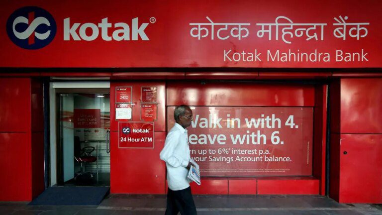 2024-04-24T105333Z_1301682617_RC2XC7A5LIPM_RTRMADP_3_INDIA-BANK-KOTAK-MAHINDRA-BANK.JPG