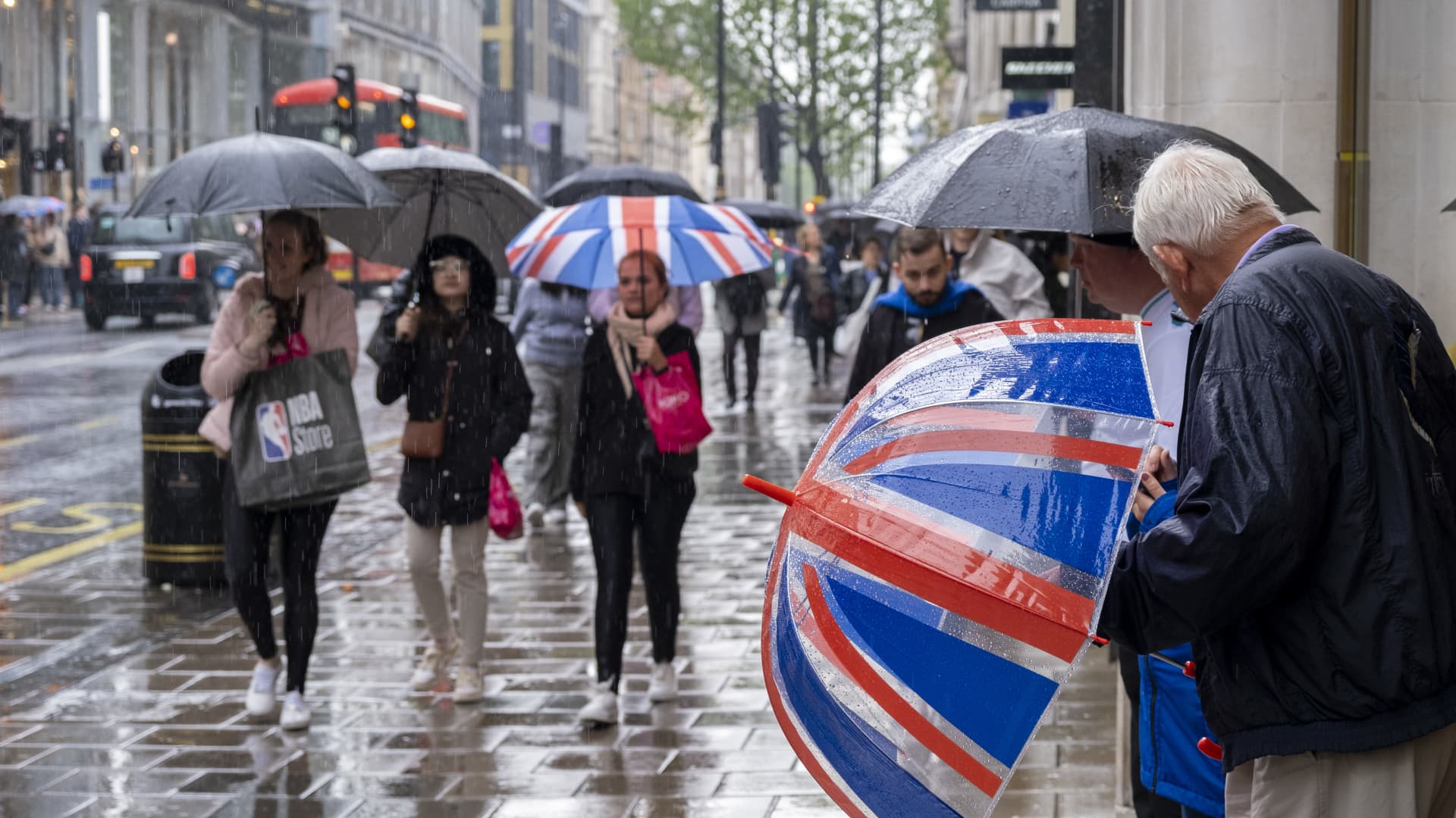 107419659-1716532406111-gettyimages-2151314667-20240506_oxford_street_rain_003.jpeg