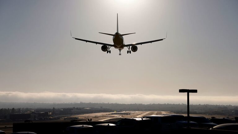 108233599-1764351819446-gettyimages-2215383805-20250509_sdairport_237.jpeg