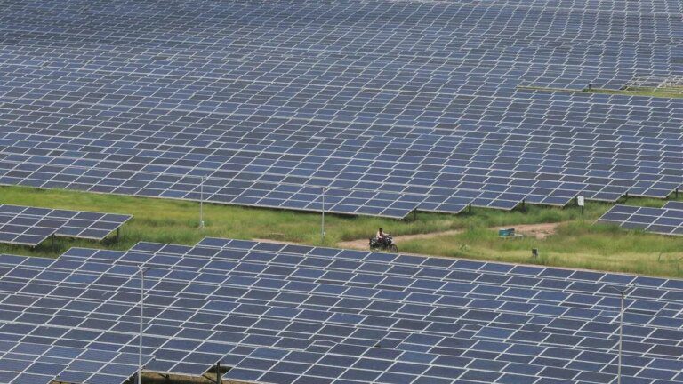 2025-08-05T122657Z_1764021851_RC2UY9AQUQUQ_RTRMADP_3_INDIA-RENEWABLES.JPG