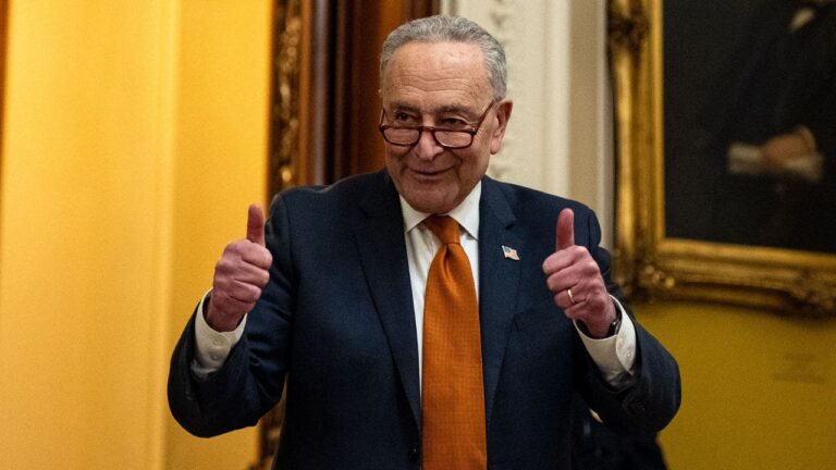 chuck-schumer-thumbs-up.jpg