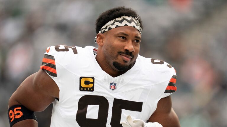 myles-garrett-warms-up-browns-jets.jpg