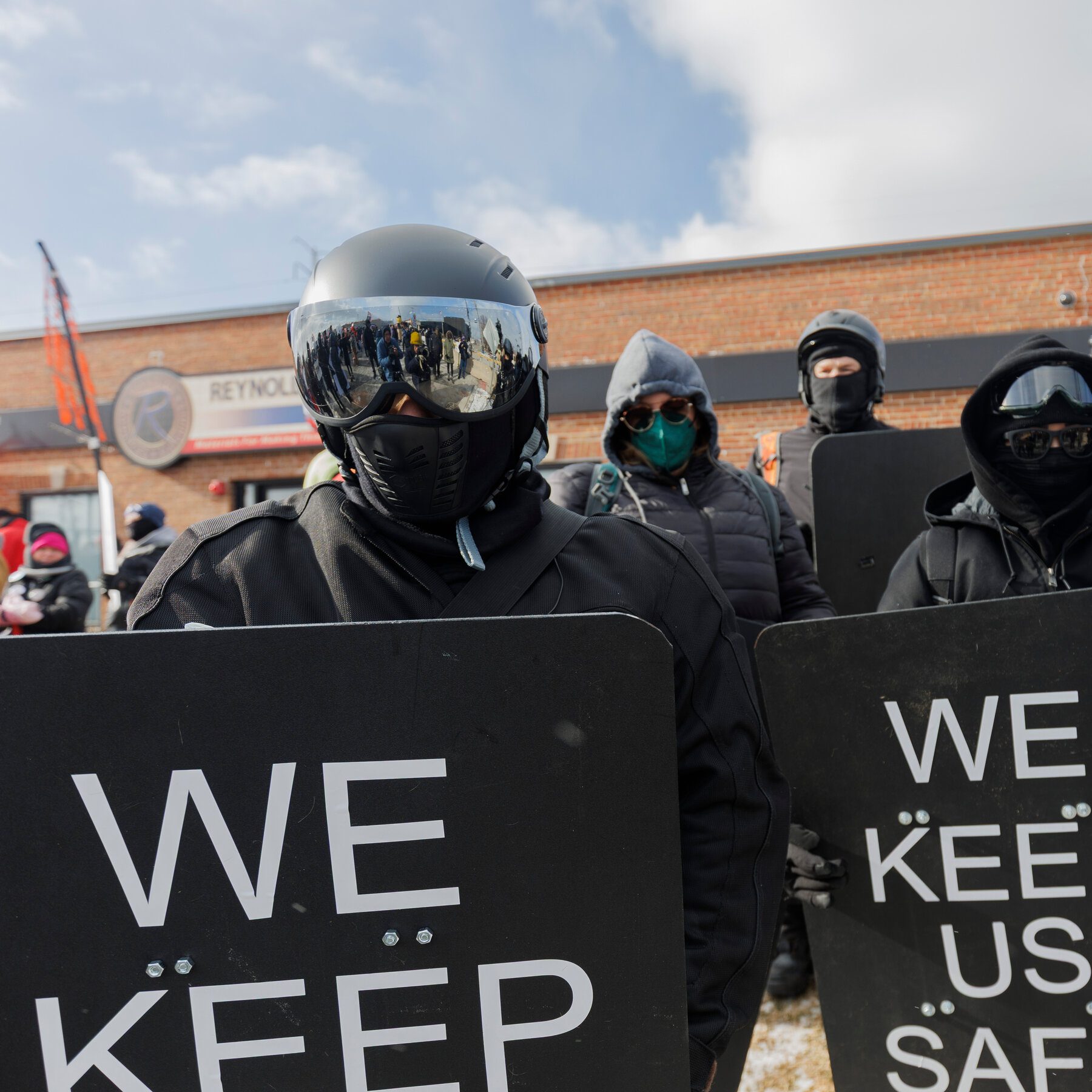 ICE Agent Charged After Activist Scuffle in Illinois 2026