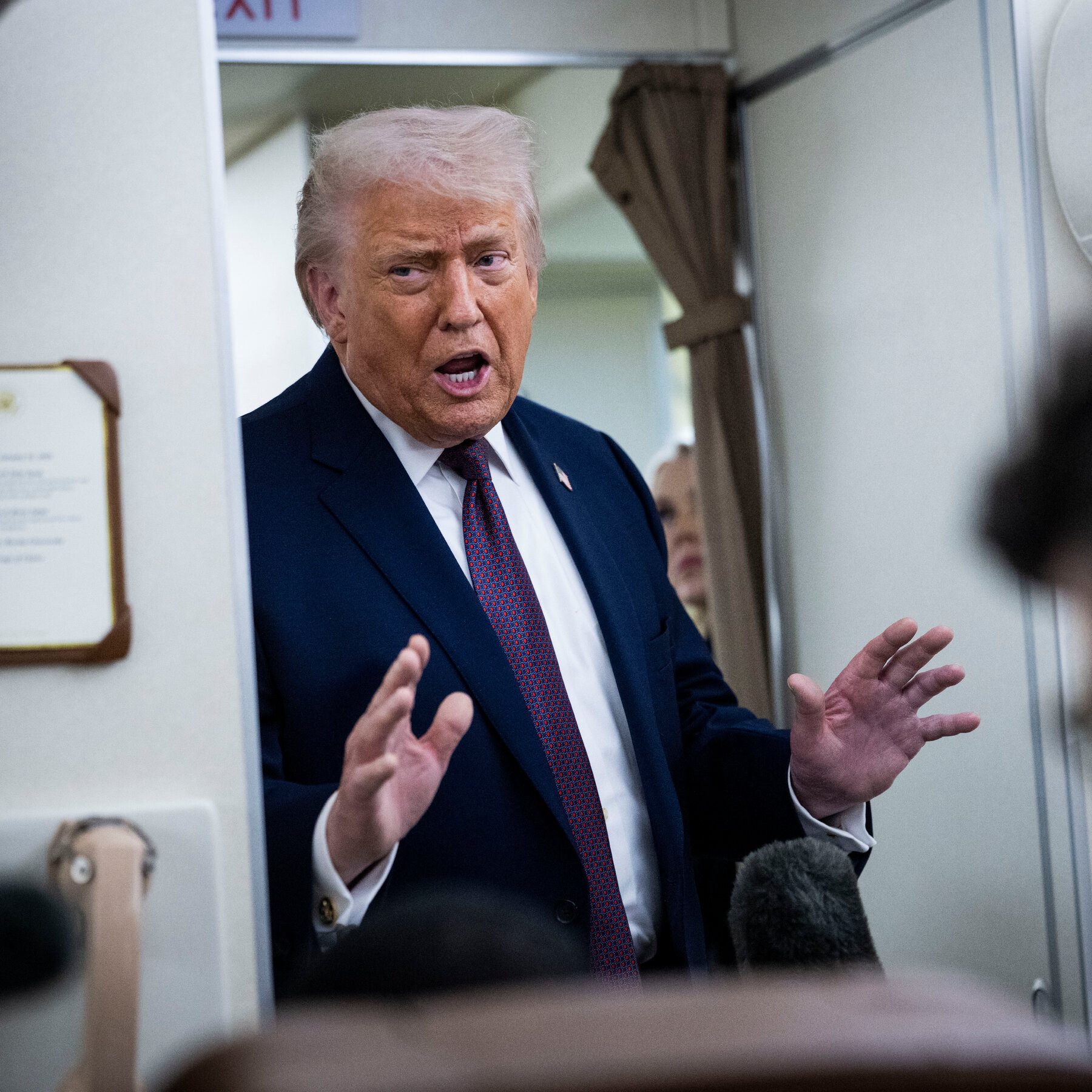 25dc-trump-gkzp-mediumSquareAt3X