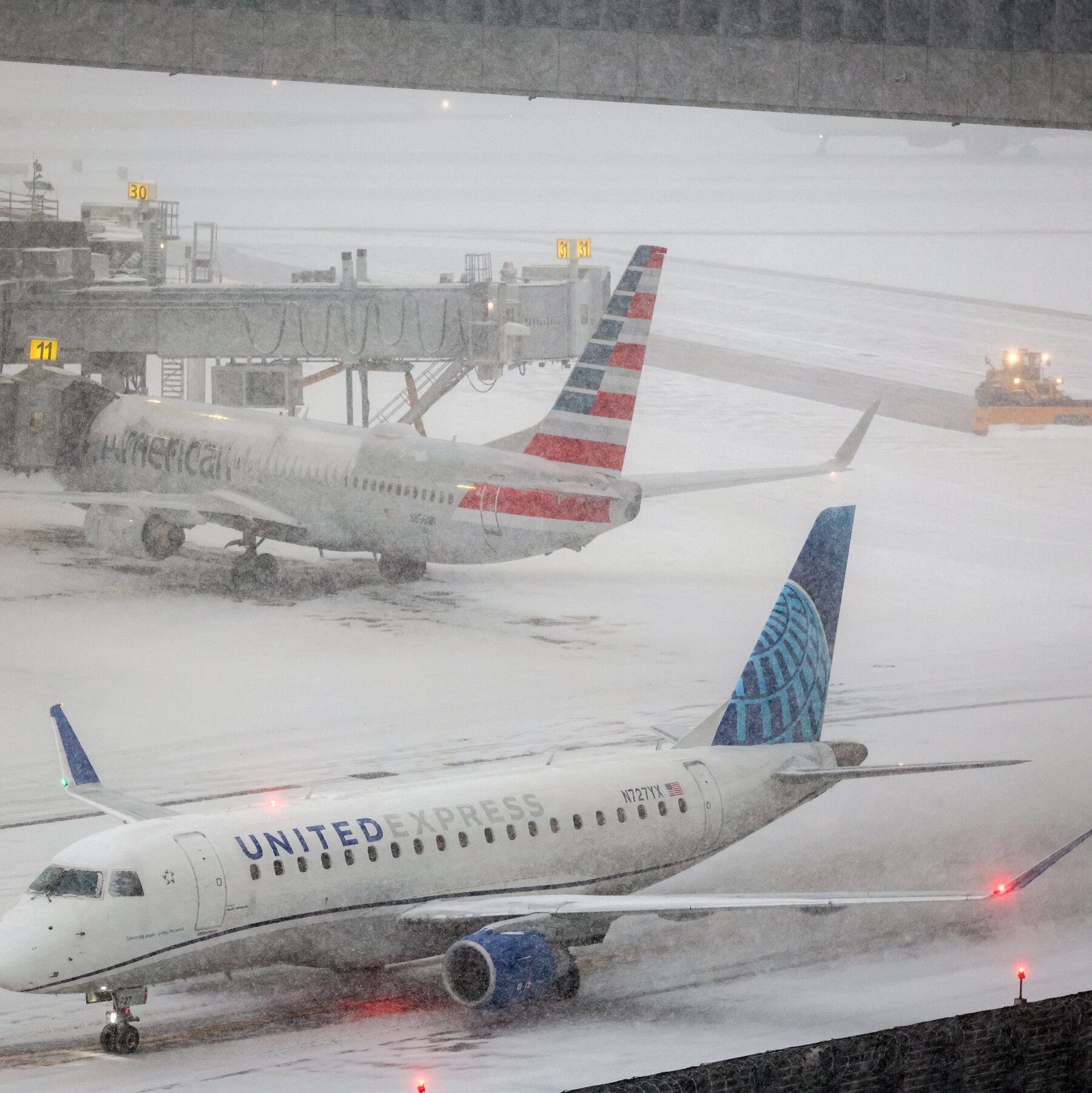 25winter-storm-flight-cancellations-vtpg-mediumSquareAt3X