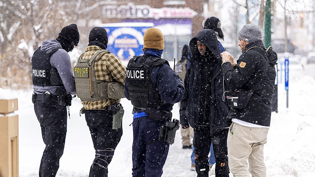 ice-agents-minnesota-hilton.jpg