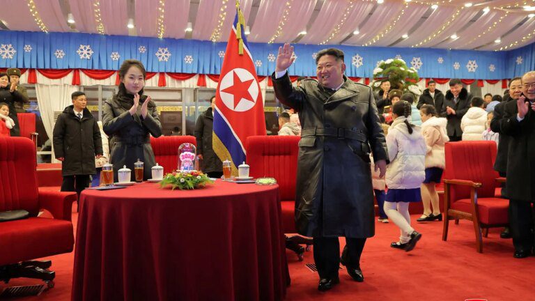 kim-jong-un-and-daughter.jpg