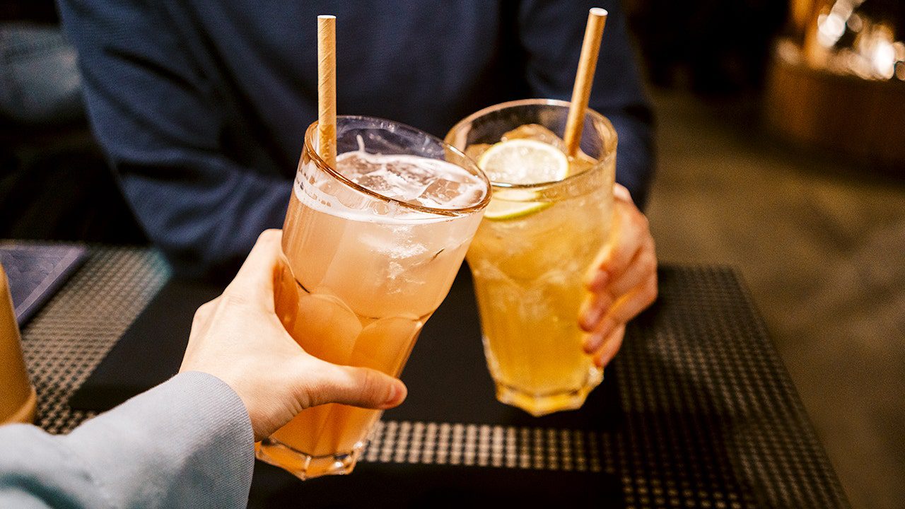 paper-straws-in-drinks.jpg