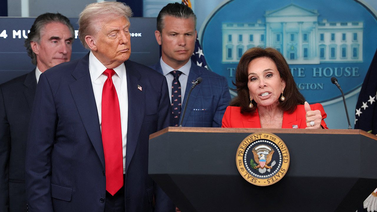 trump-jeanine-pirro.jpg