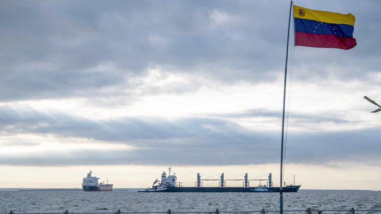 venezuela-flag-oil-tanker-water-1.jpg