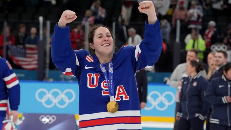 abbey-murphy-celebrates-olympic-gold-medal.jpg