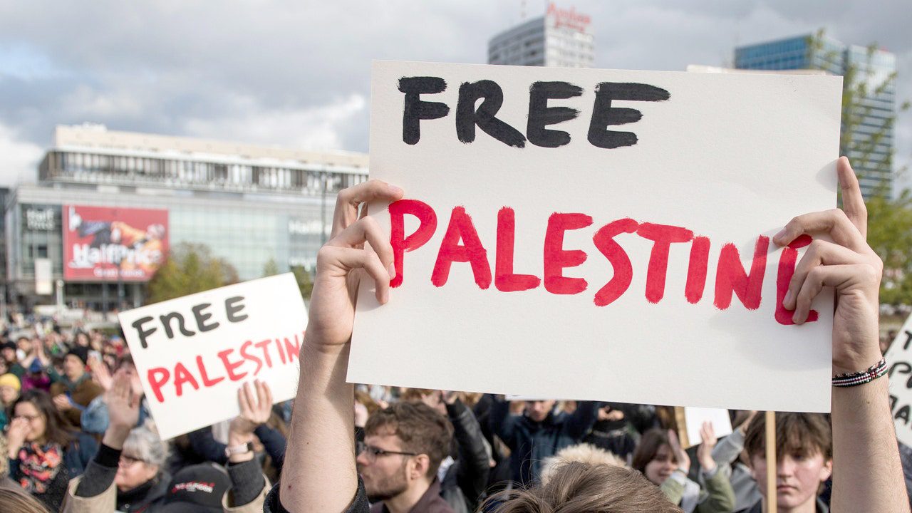 free-palestine-protest-sign.jpg