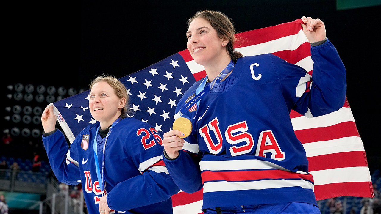 hilary-knight-kendall-coyne-with-flag.jpg