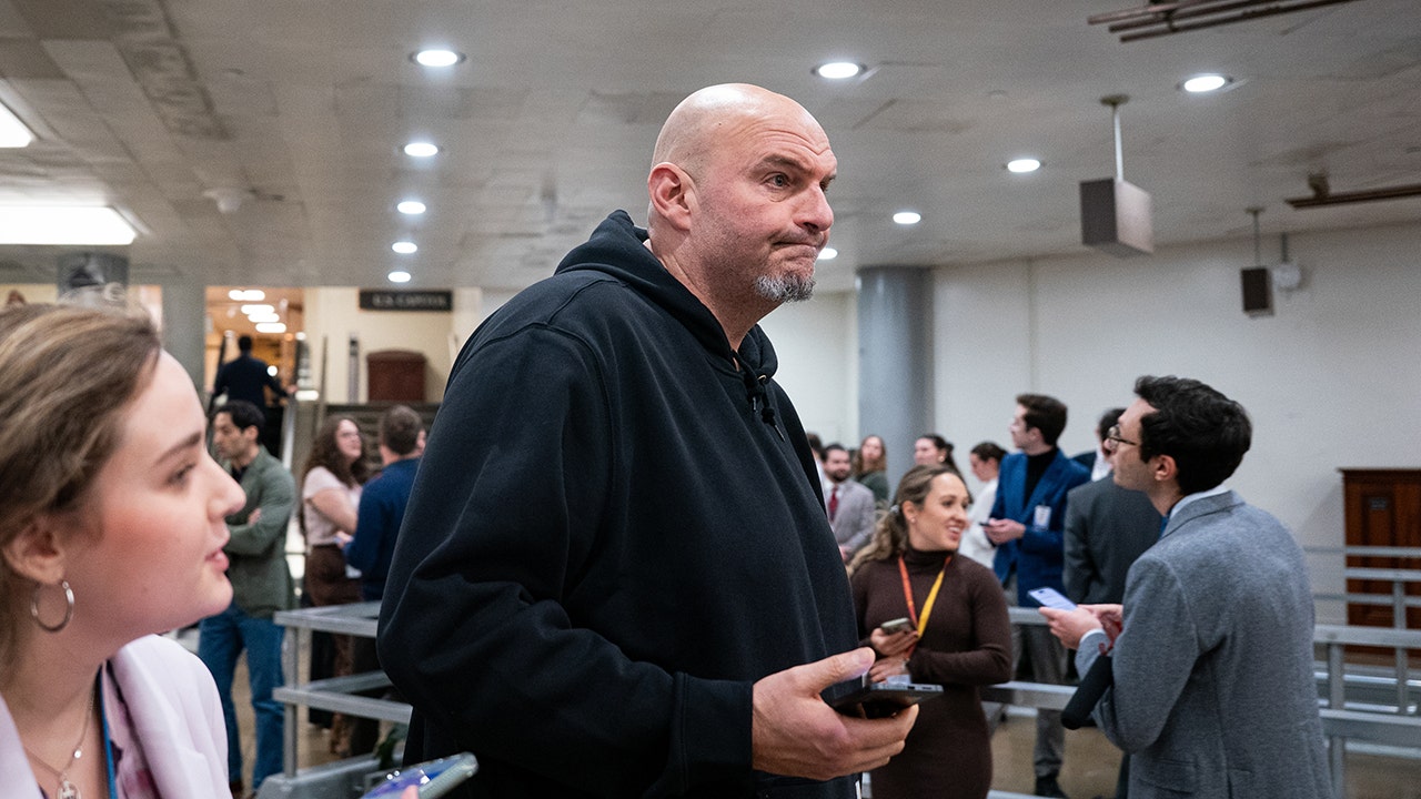 john-fetterman-leaves-dc-vote.jpg