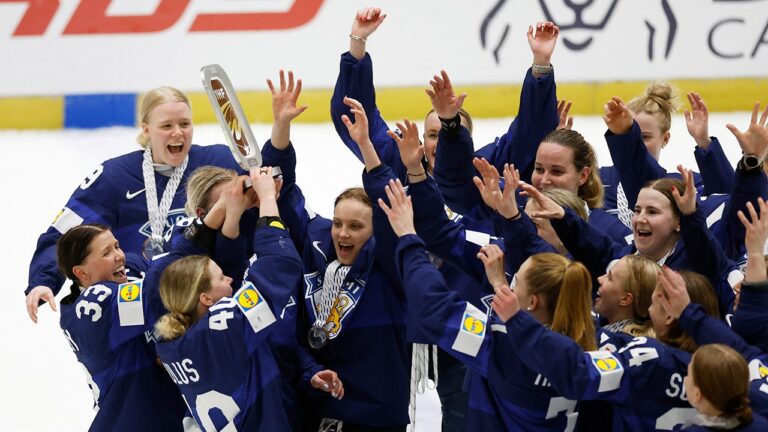 olympics-finland-hockey-020526-3.jpg