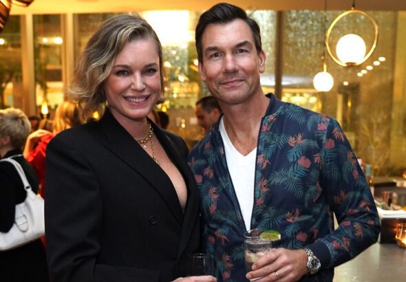 rebecca-romijn-jerry-oconnell-flowers.jpg