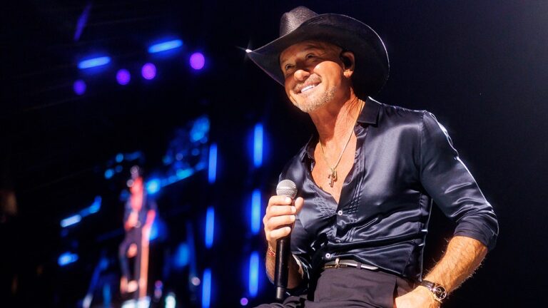 tim-mcgraw-black-shirt-hat.jpg