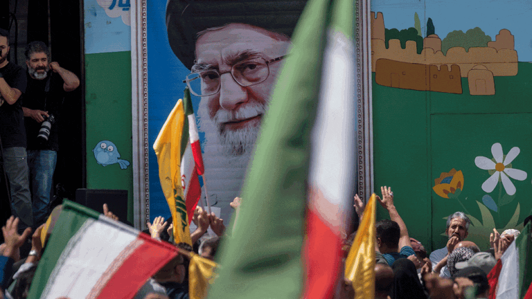 1772330492_iran-ayatollah-demonstration-3.gif