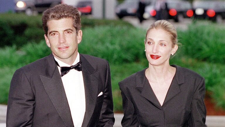 jfk-jr-carolyn-bessette-kennedy-marriage1.jpg