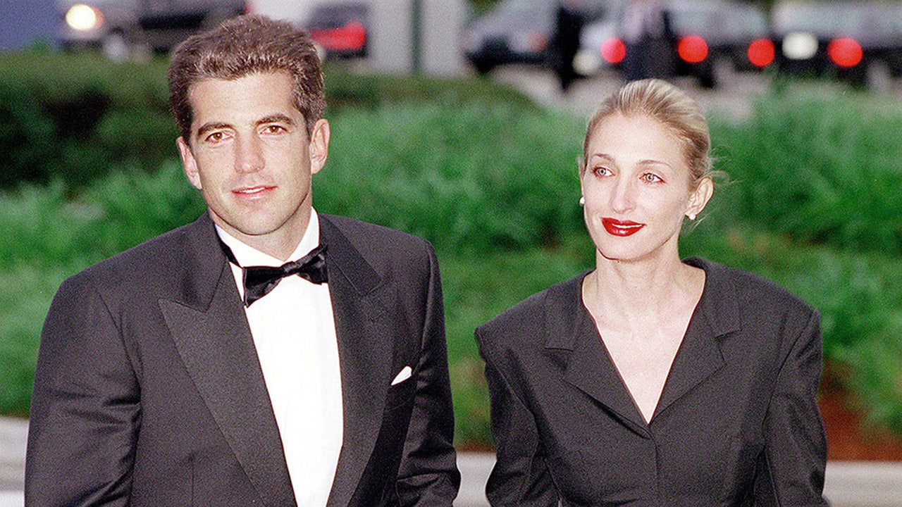jfk-jr-carolyn-bessette-kennedy-marriage1.jpg