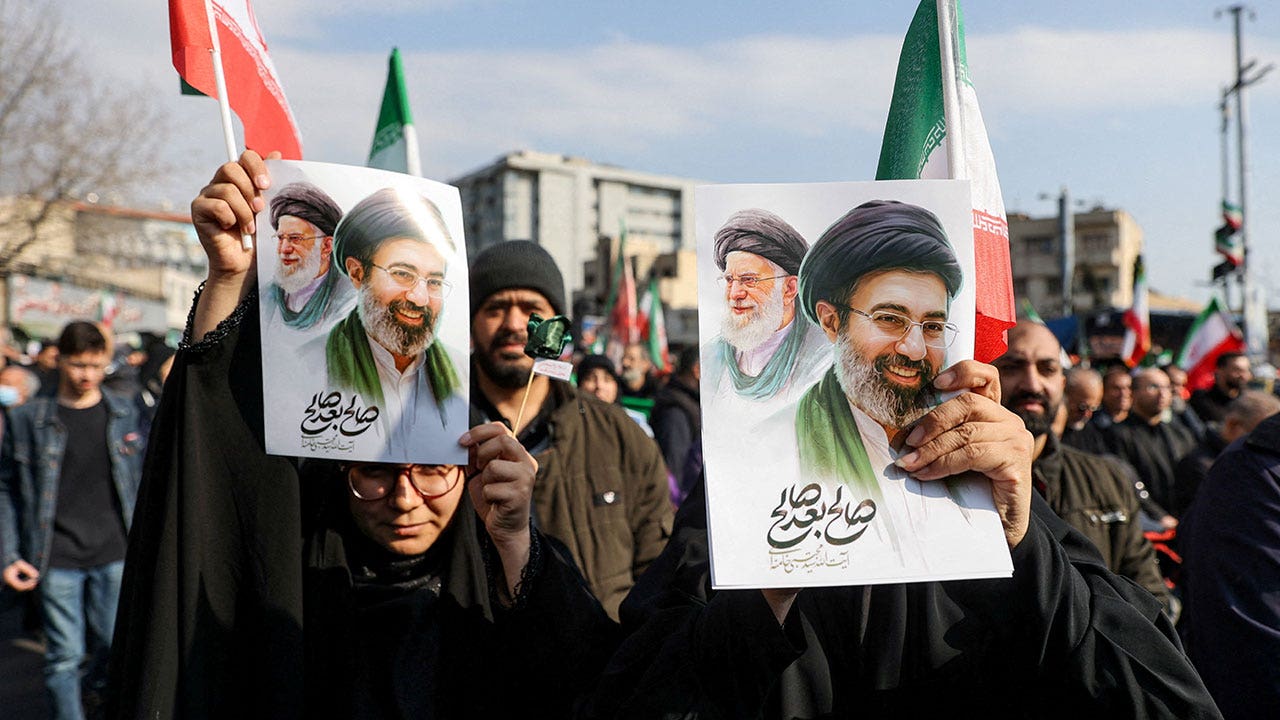 khamenei-mojtaba-protest.jpg