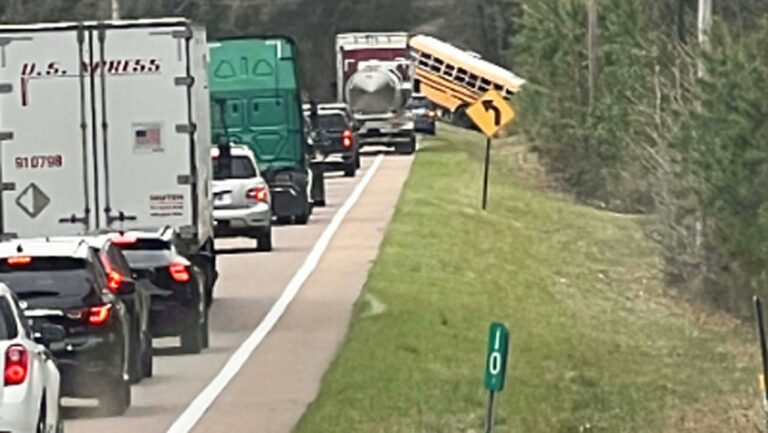school-bus-crash-tennessee-students-killed.jpg