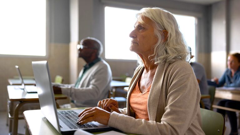 senior-woman-computer-class.jpg