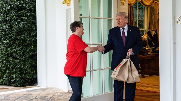 Sharron-Simmons-doordash-at-whitehouse.jpeg