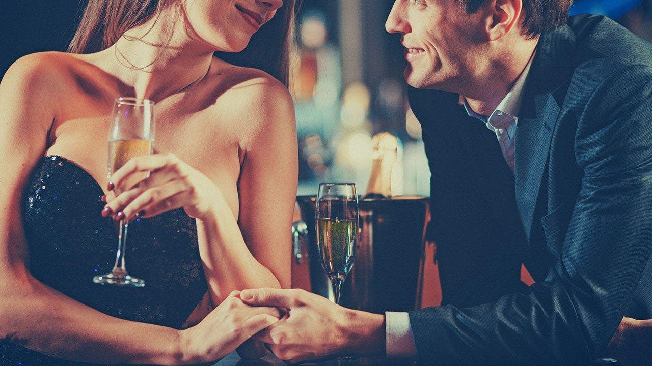 couple-enjoying-champagne-nightclub-fox-news-001.jpeg