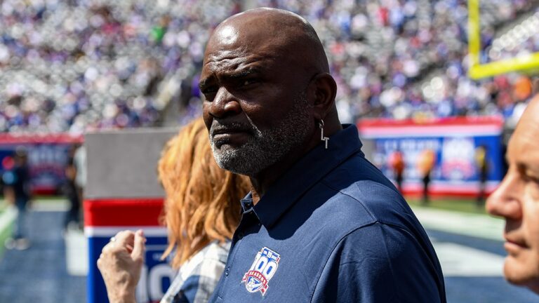 lawrence-taylor-giants-pregame.jpg