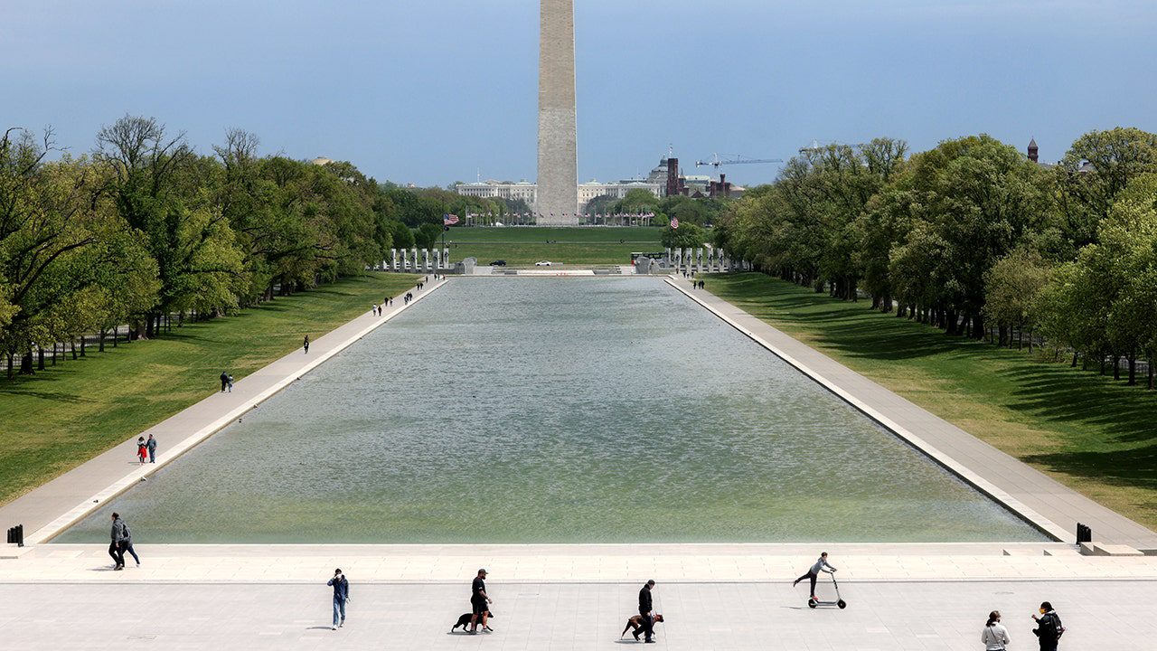 lincoln-memorial-reflecting-pool.jpg