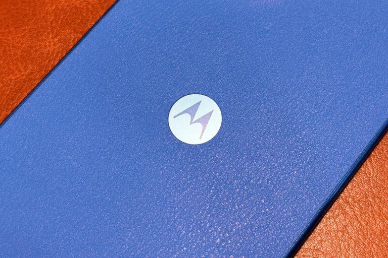 motorola-batwing-logo-jagmeet-singh-techcrunch.jpg