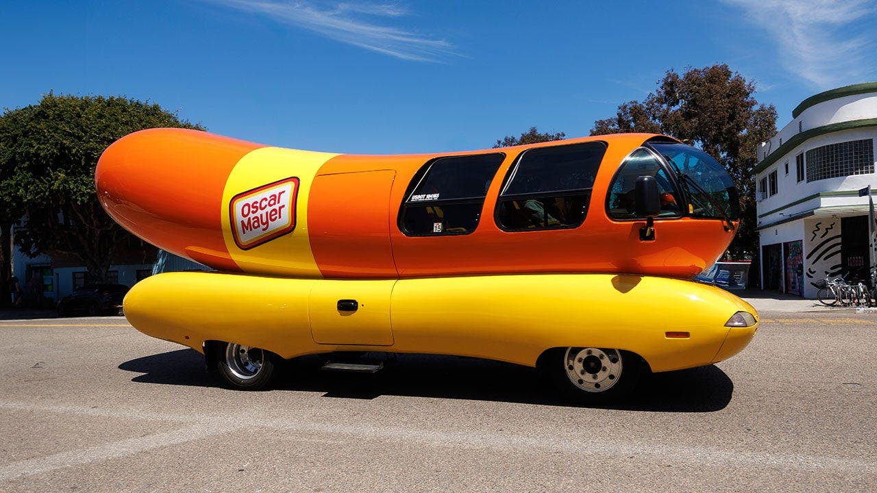 oscar-mayer-wienermobile-los-angeles-fox-news-009.jpeg