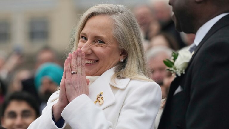 virginia-governor-inauguration-abigale-spanberger-001.jpg