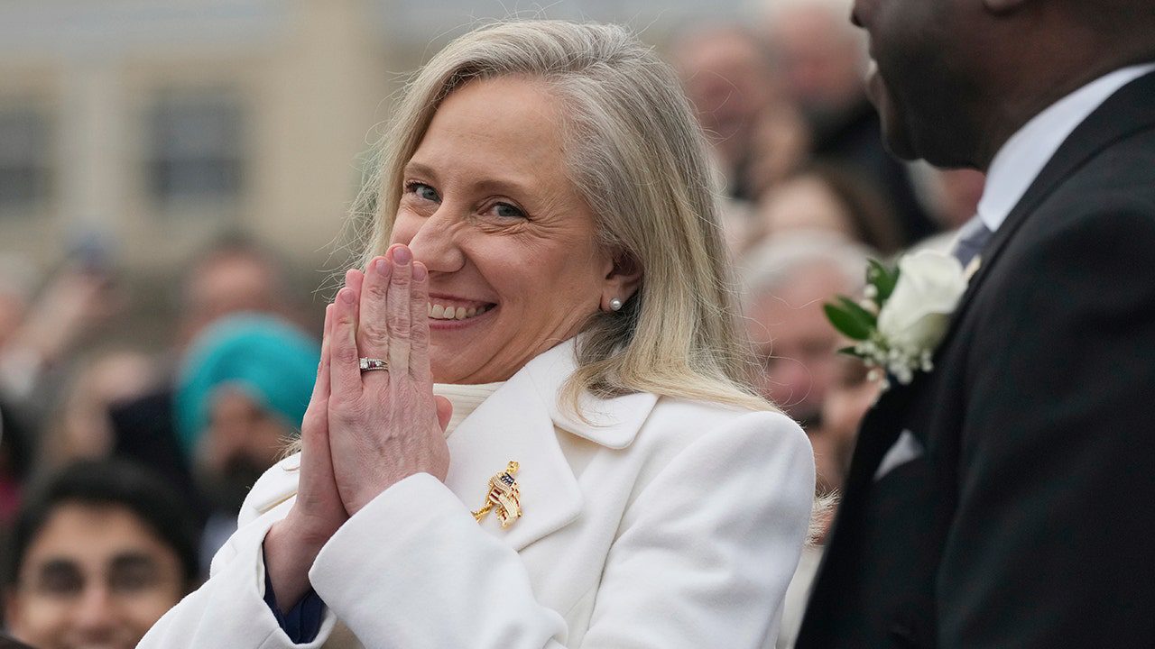virginia-governor-inauguration-abigale-spanberger-001.jpg