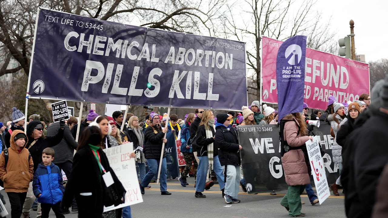 1777917434_march-for-life-anti-abortion-pill-2025.jpg