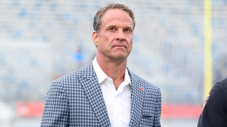 1778885470_lane-kiffin-looks-on.jpg