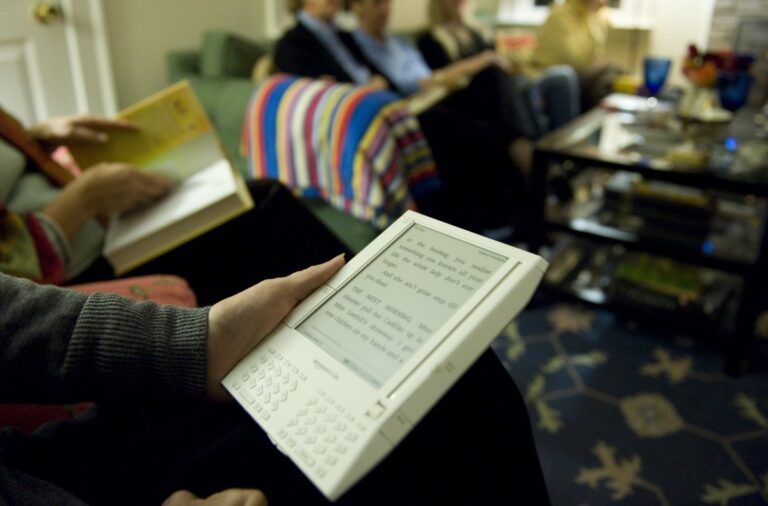 2007-kindle-1st-gen-angle-gettyimages-93559279.jpg