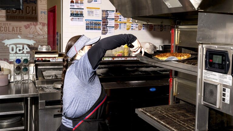 FOOD-DRINK-DOMINOS-CUSTOMER-PIZZA-DISPUTE-4.jpeg