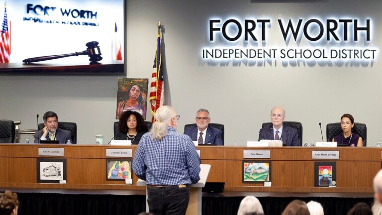 Fort-Worth-ISD-meeting.jpeg