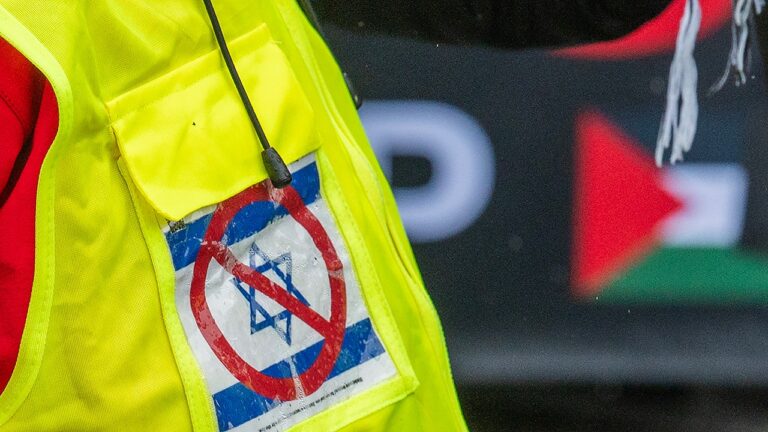 antisemitic-protest-australia.jpg