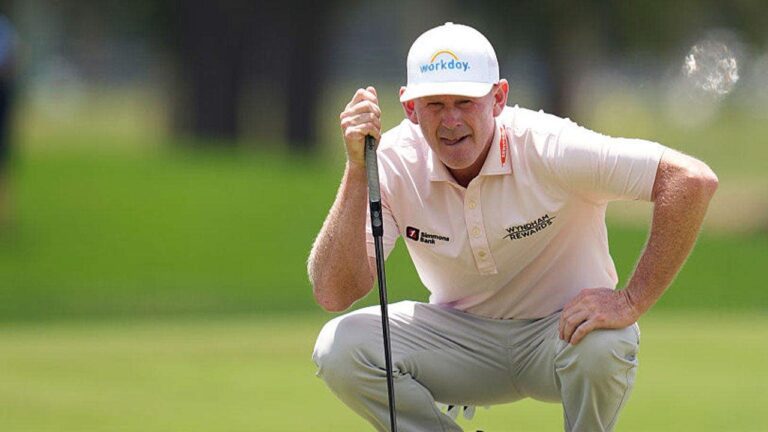 brandt-snedeker-reading-putt.jpeg