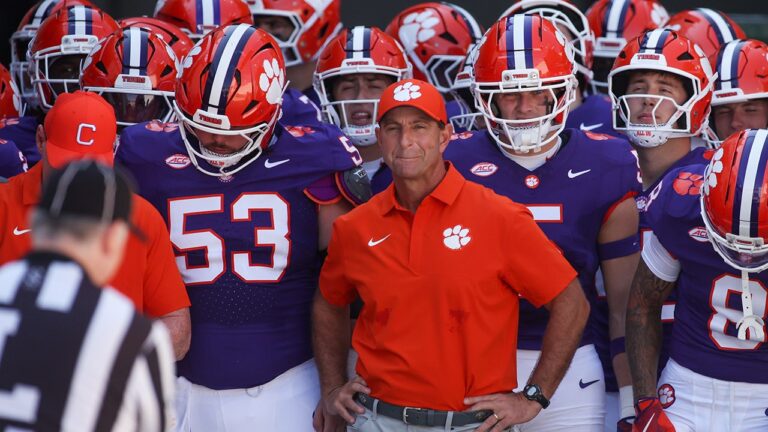 clemson-dabo-swinney-110525-1.jpg