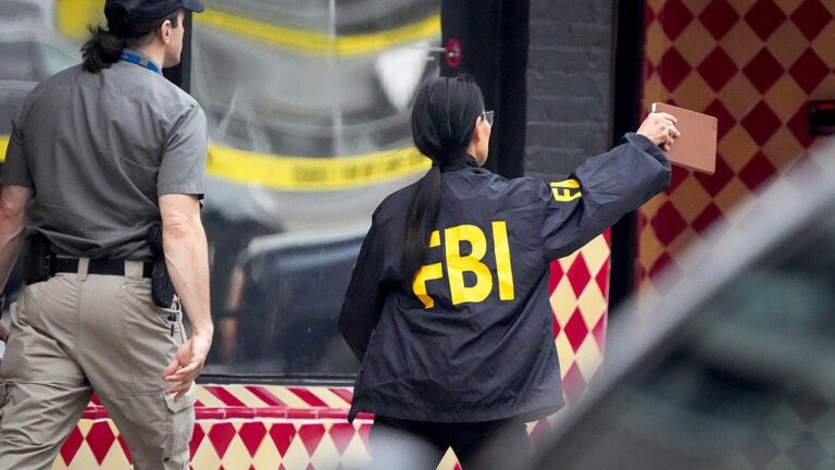 fbi-agents-respond-crime-scene.jpeg