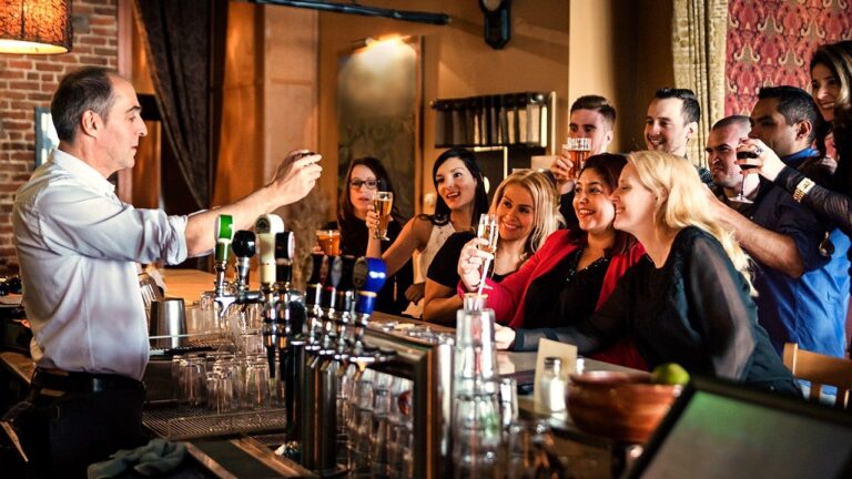 friends-cheering-bar-quebec-fox-news-001.jpeg