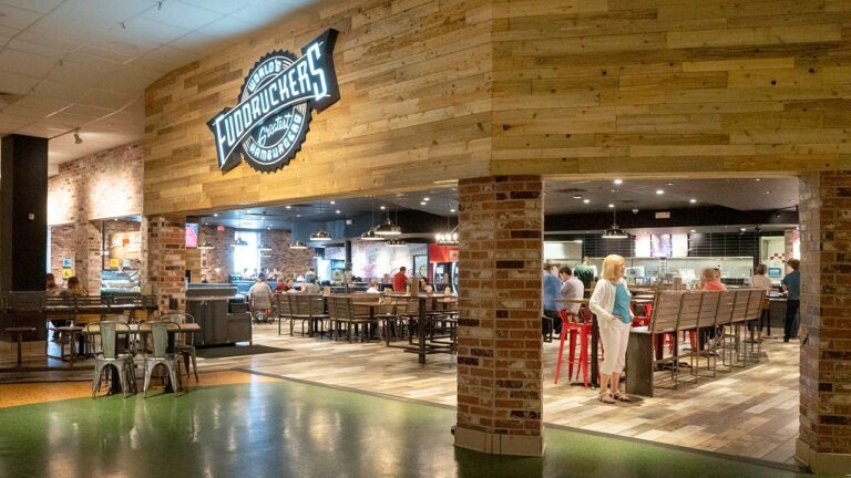 fuddruckers-interior.jpg