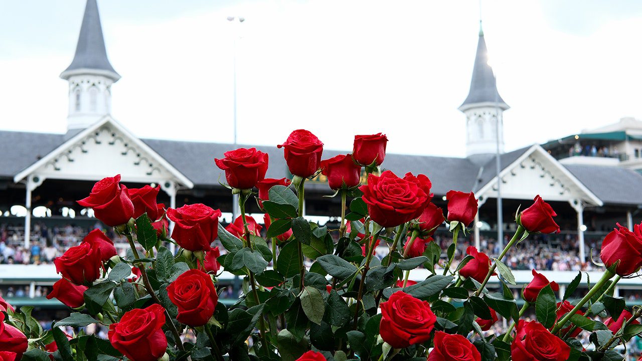 kentucky-derby-twin-spires-roses.jpg