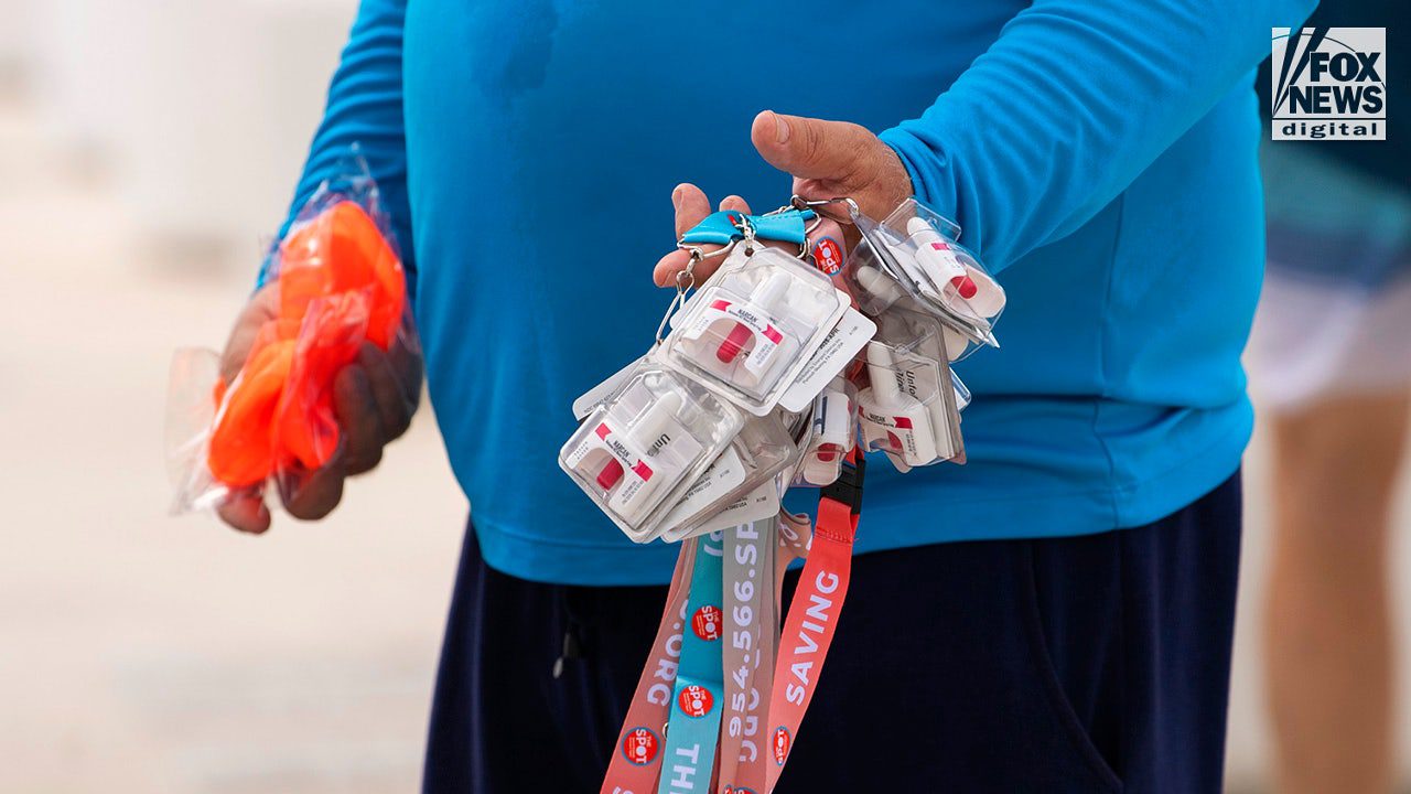 narcan-spring-break-fort-lauderdale-florida-college-students-beach_20.jpg