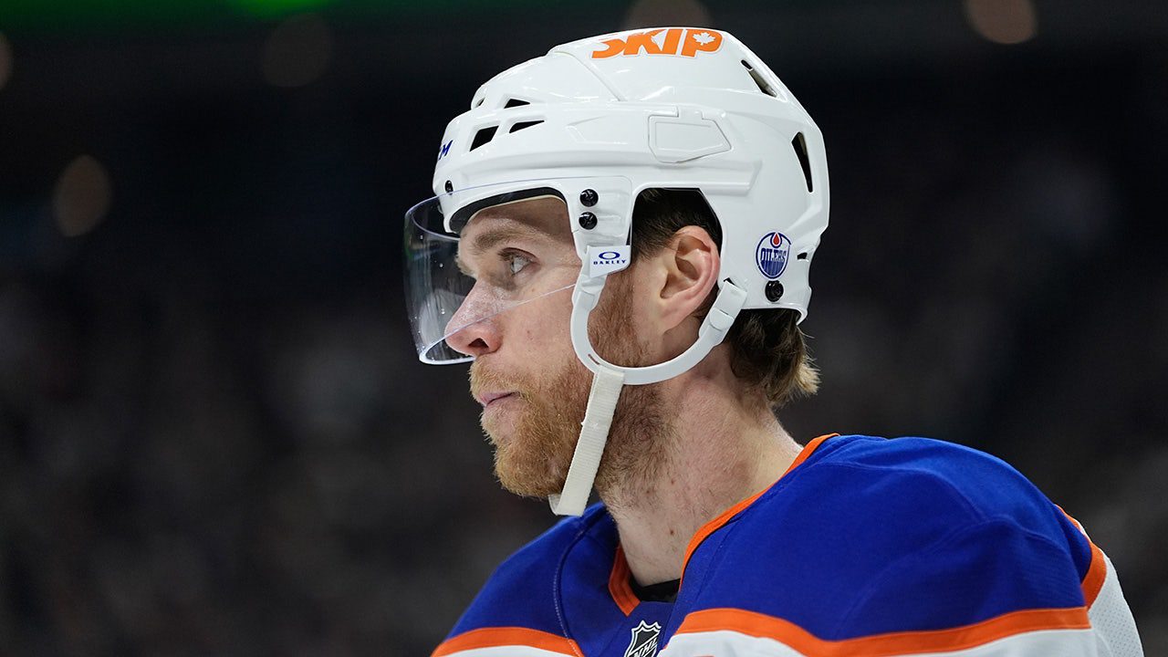 nhl-oilers-connor-mcdavid-123125-2.jpg